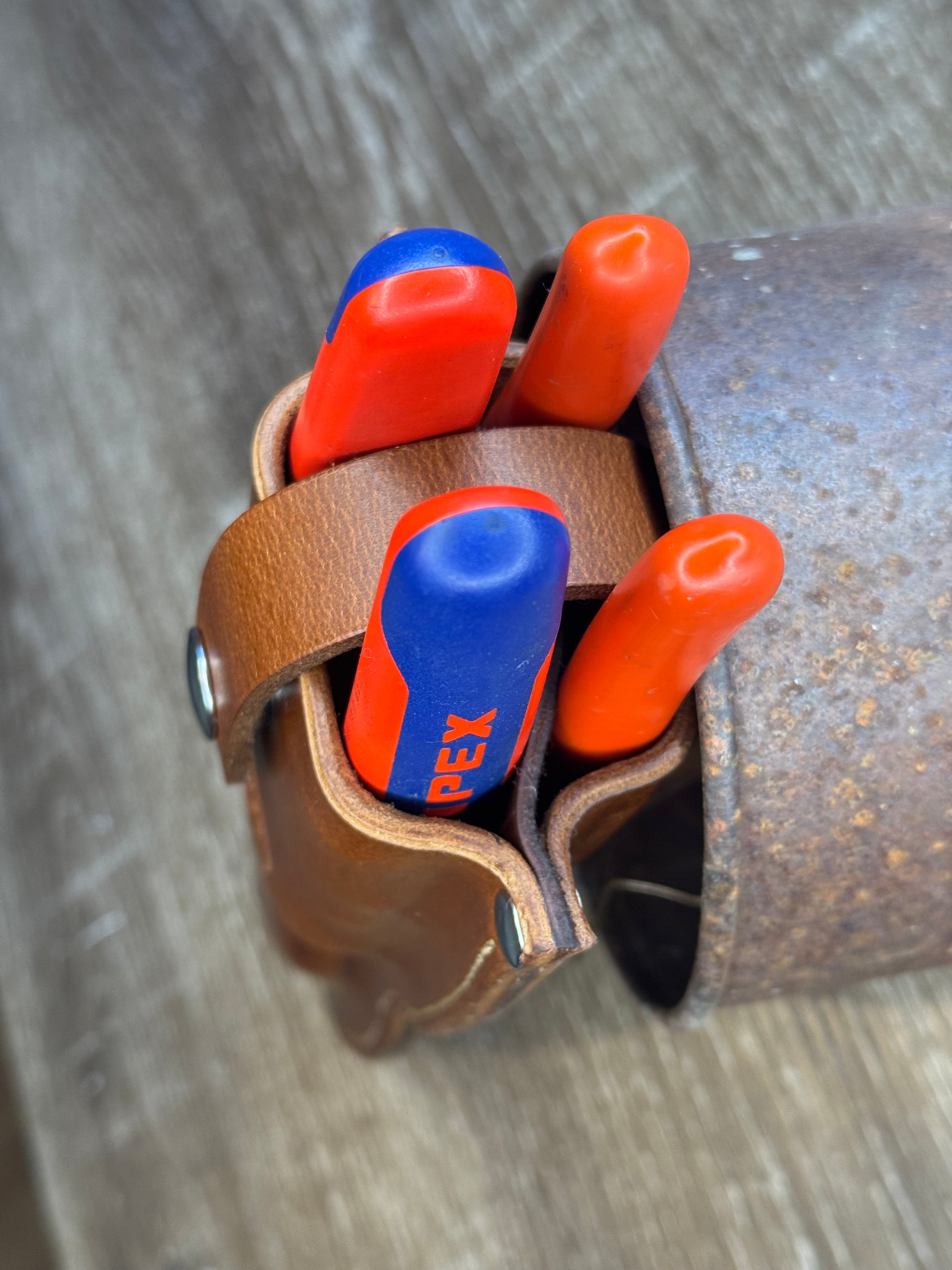 Double pliers and wire cutter pouch